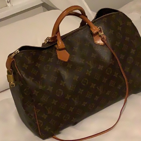 Louis Vuitton Brown Duffel Bag with Iconic Monogram and Leather Trim - Picture 16 of 16